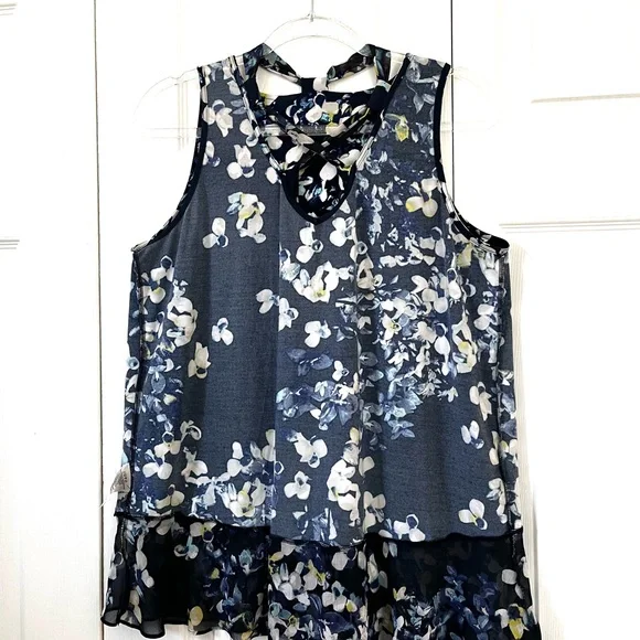 Ellen Tracy Blue Trellis Blossom Ink Tie Neck Top Sleeveless sz Large - Picture 12 of 15